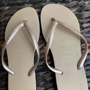 Havaianas gold metallic size 7/8 flops